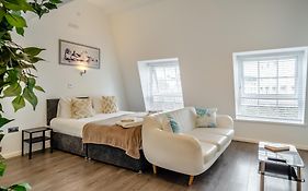 Foxhouse Studio Apartments